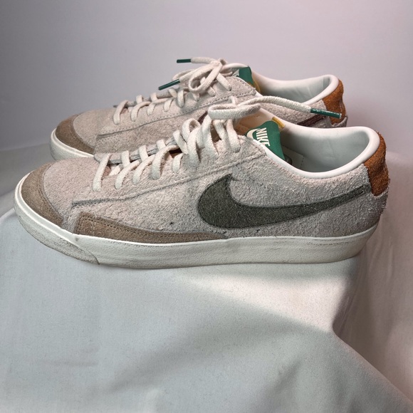 Men’s Nike Blazer - Picture 3 of 8